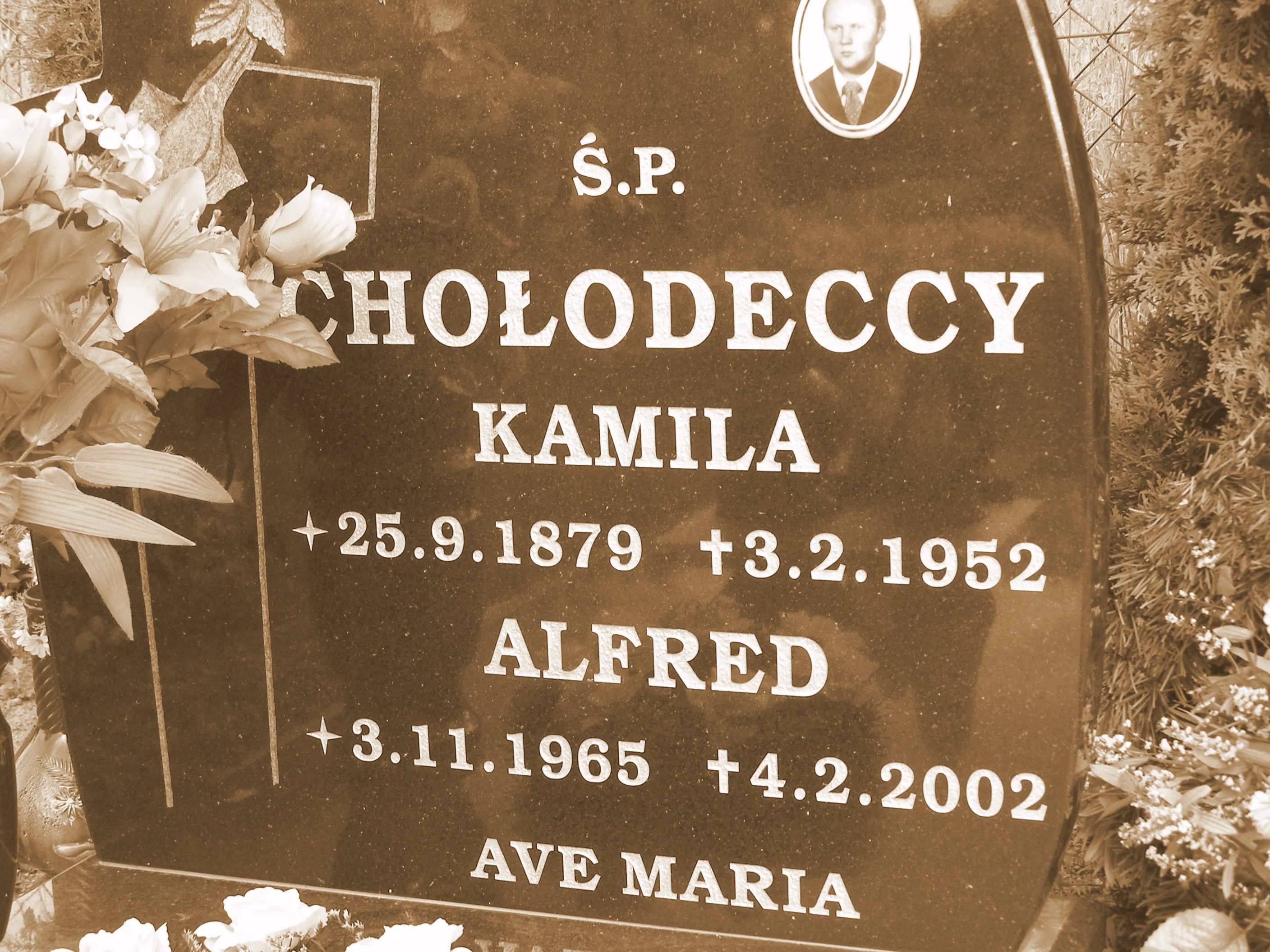 Kamila i Alfred Cholodeccy grob.JPG
