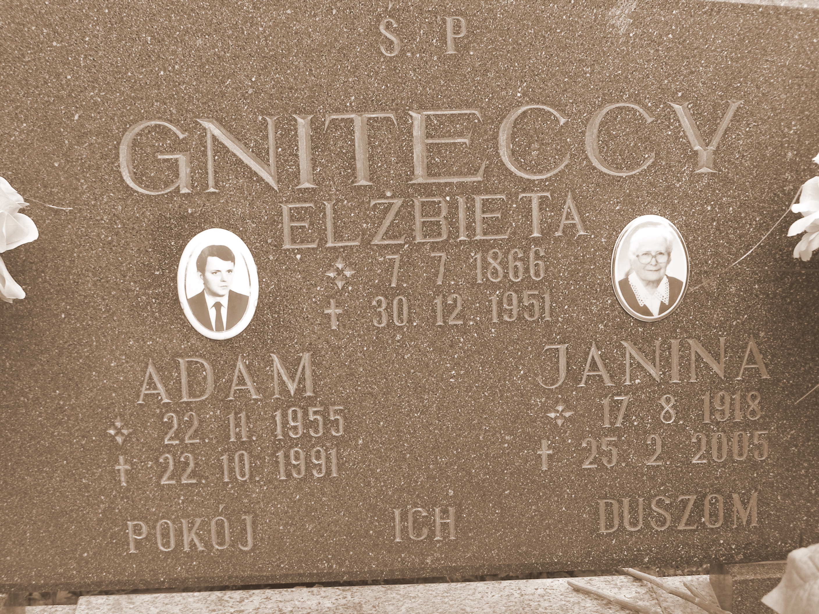 Grob Elzbiety Gniteckiej z domu Konsewicz.JPG